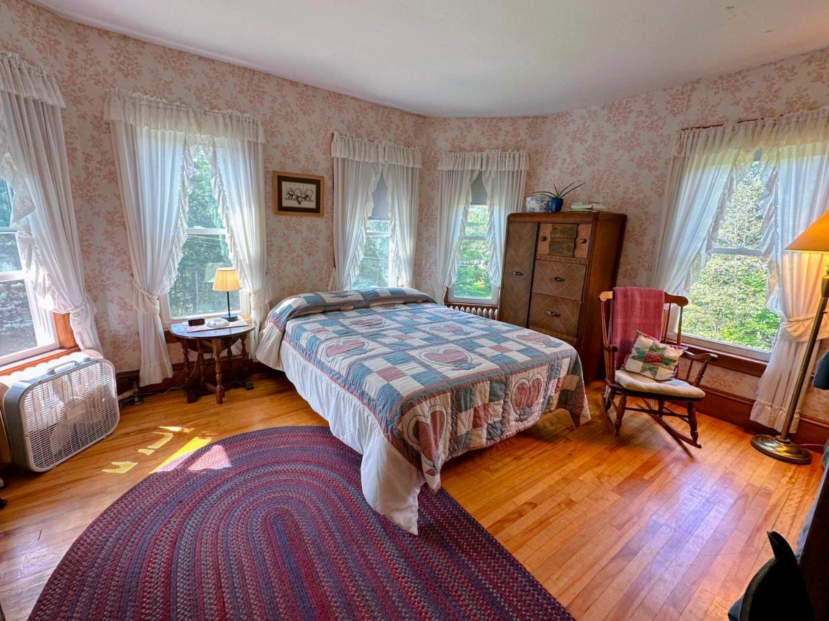 Private 2 Bedrooms And 1 Bathroom In Grand Victorian Home In The Heart Of The Whiite Mountains! Great Host Whitefield Luaran gambar