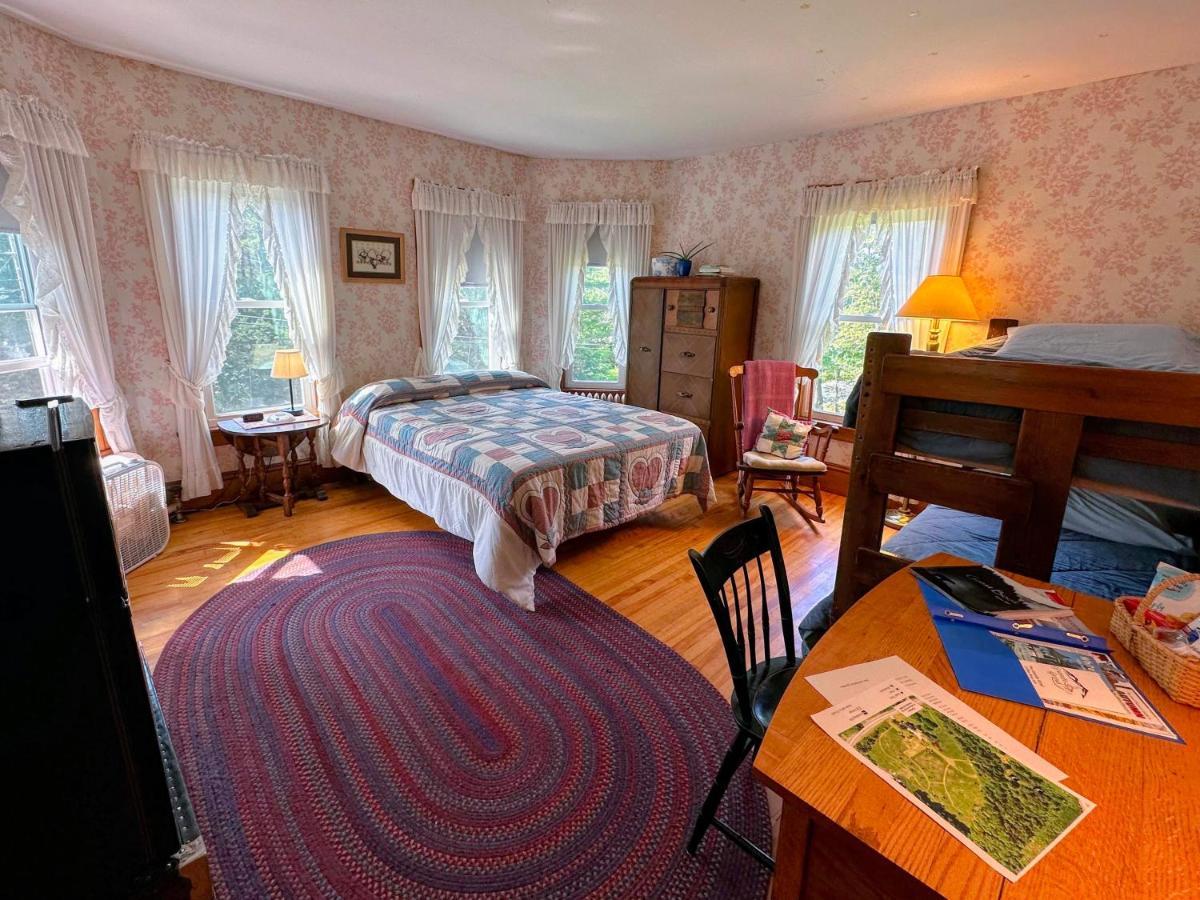 Private 2 Bedrooms And 1 Bathroom In Grand Victorian Home In The Heart Of The Whiite Mountains! Great Host Whitefield Luaran gambar