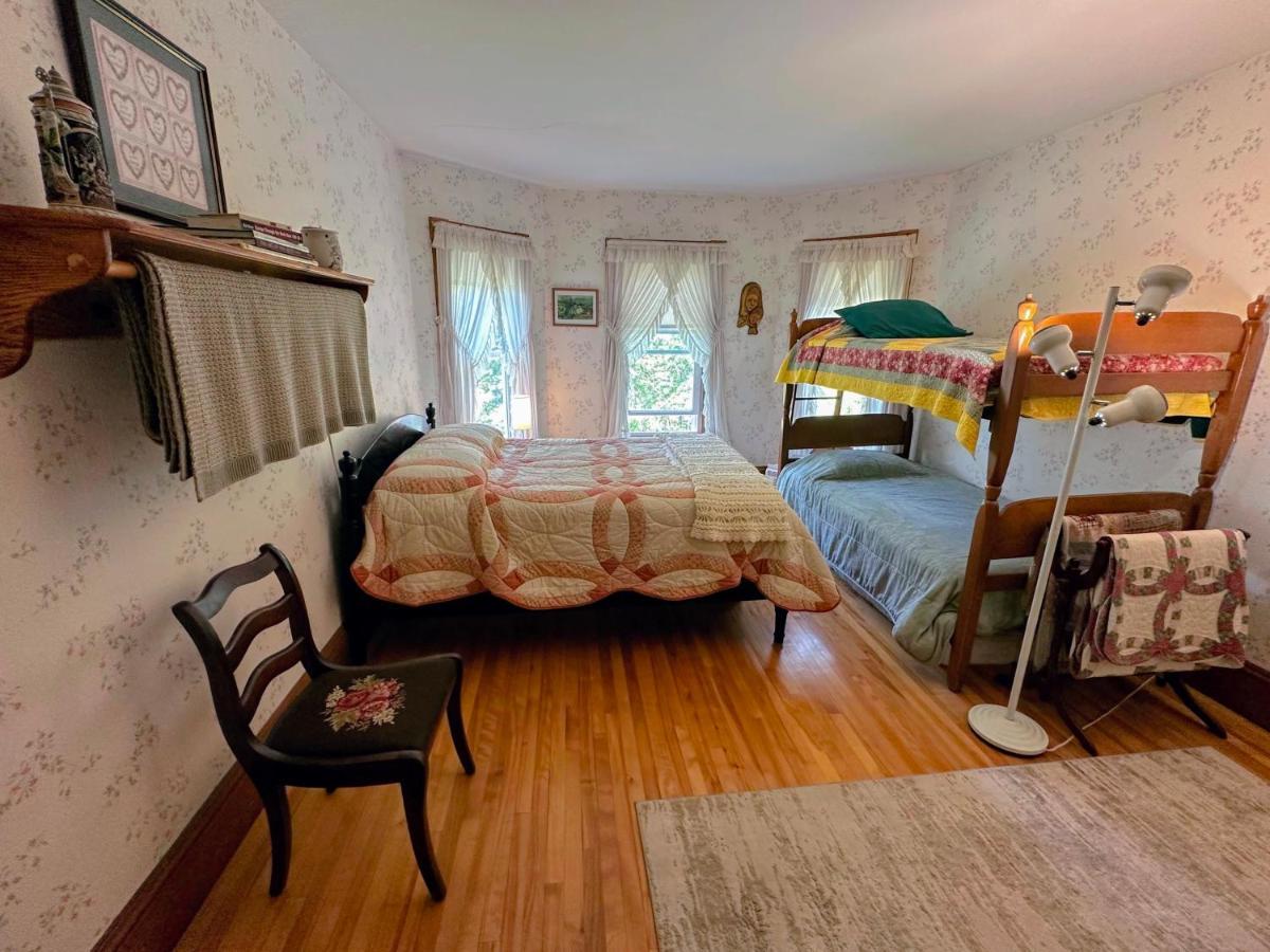 Private 2 Bedrooms And 1 Bathroom In Grand Victorian Home In The Heart Of The Whiite Mountains! Great Host Whitefield Luaran gambar