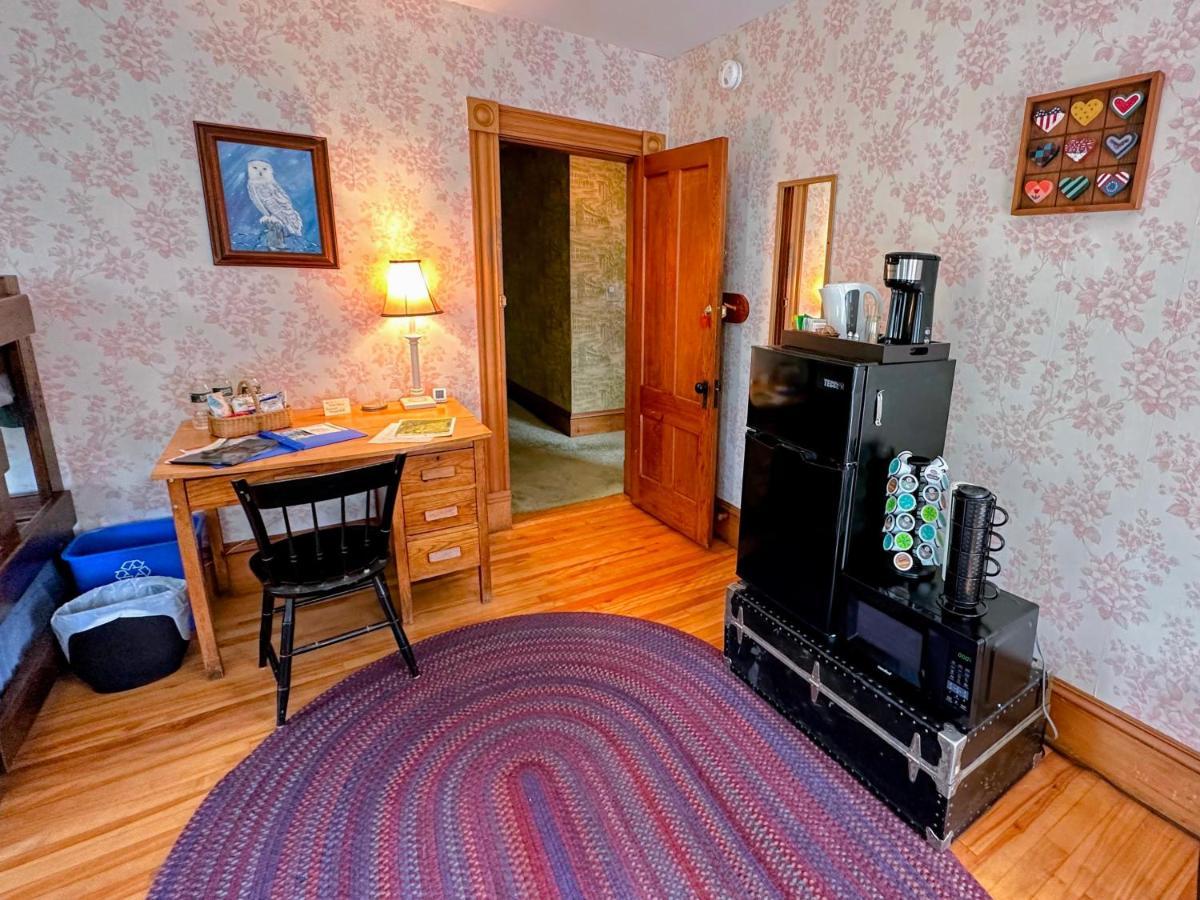 Private 2 Bedrooms And 1 Bathroom In Grand Victorian Home In The Heart Of The Whiite Mountains! Great Host Whitefield Luaran gambar